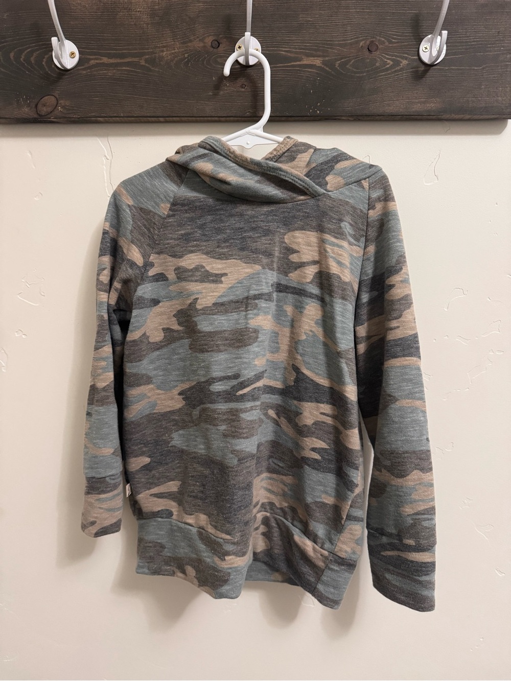 Kids Camo Hooded Pullover - Gray & Tan